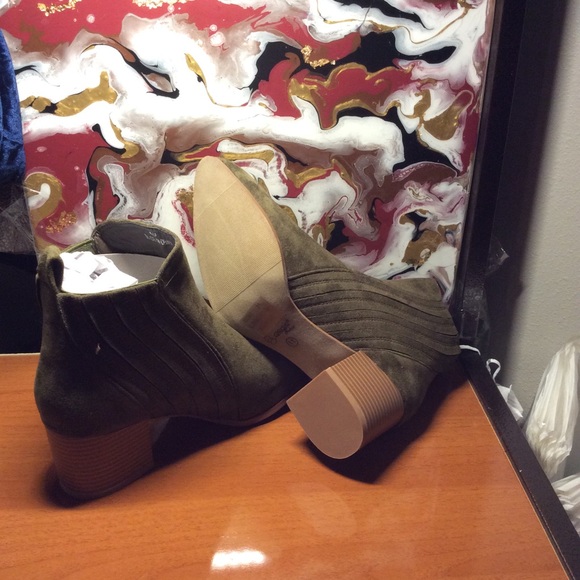 Women's Suede Booties - Picture 4 of 8